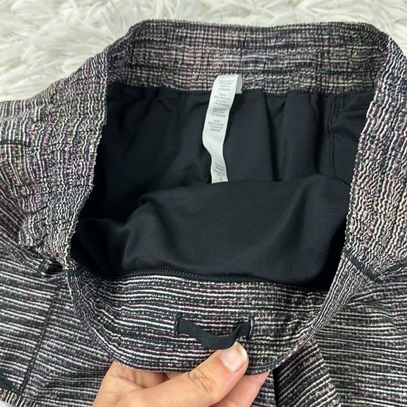 Lululemon Hotty Hot Low Rise Short 4" - Picture 2 of 6